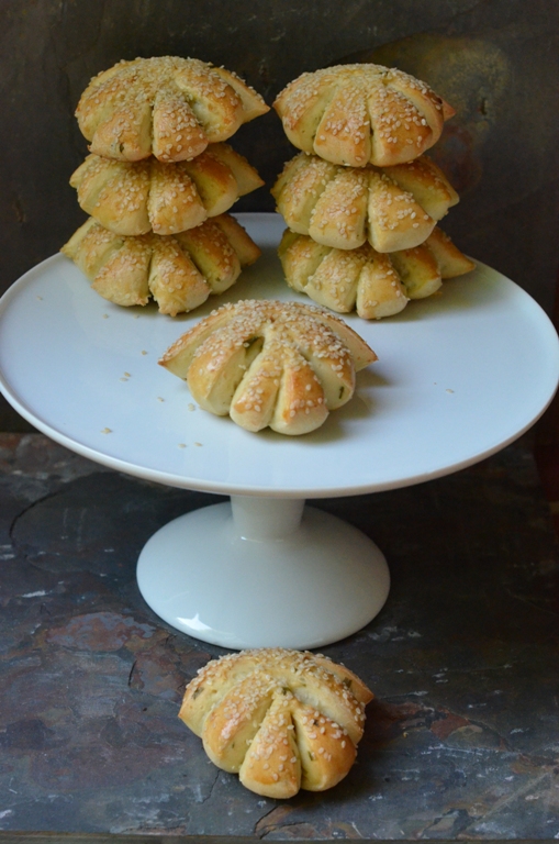 Feta, Parmesan & Scallions Bread Rolls