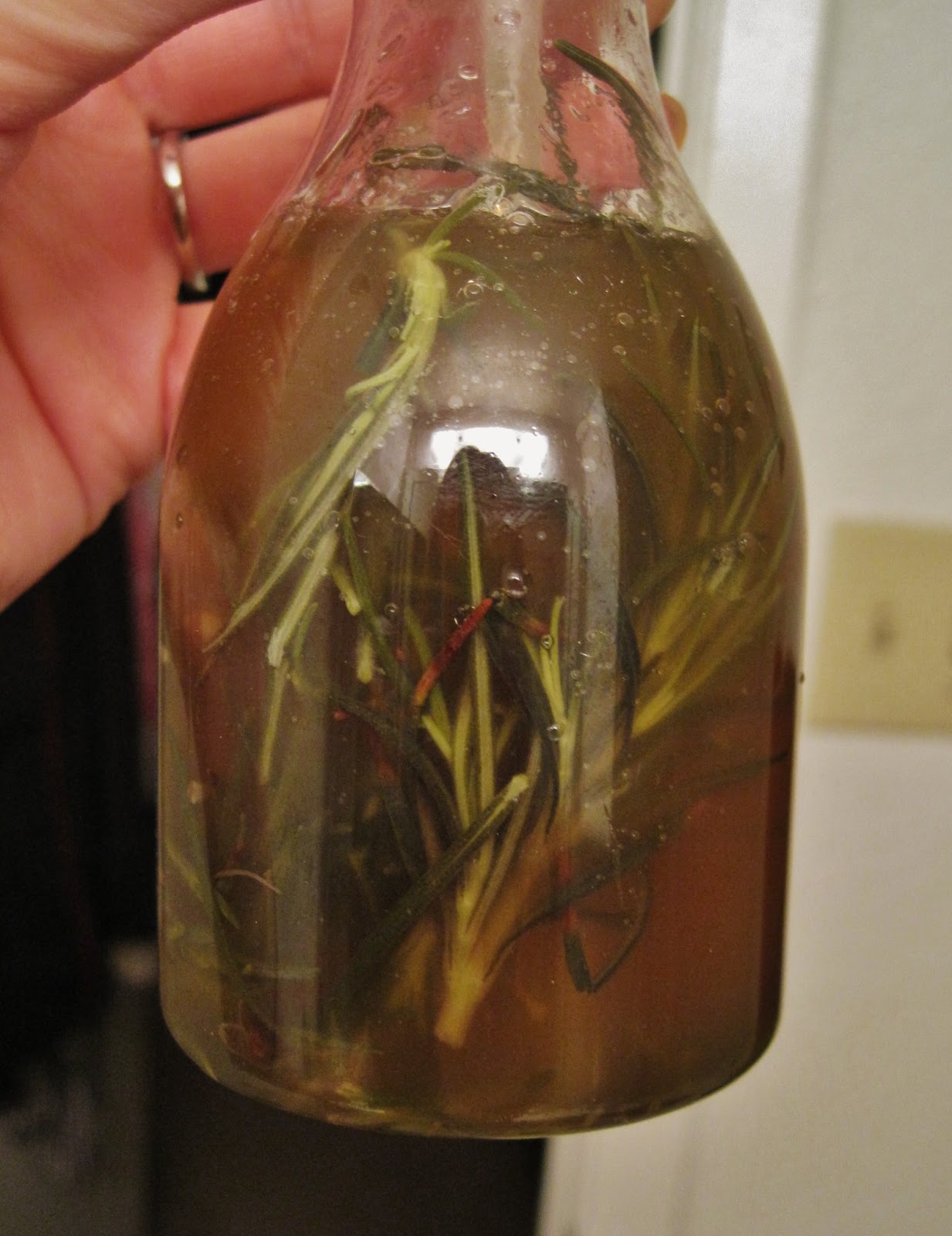 (Mostly) Natural & Handmade Beauty Tricks Rosemary and Apple Cider