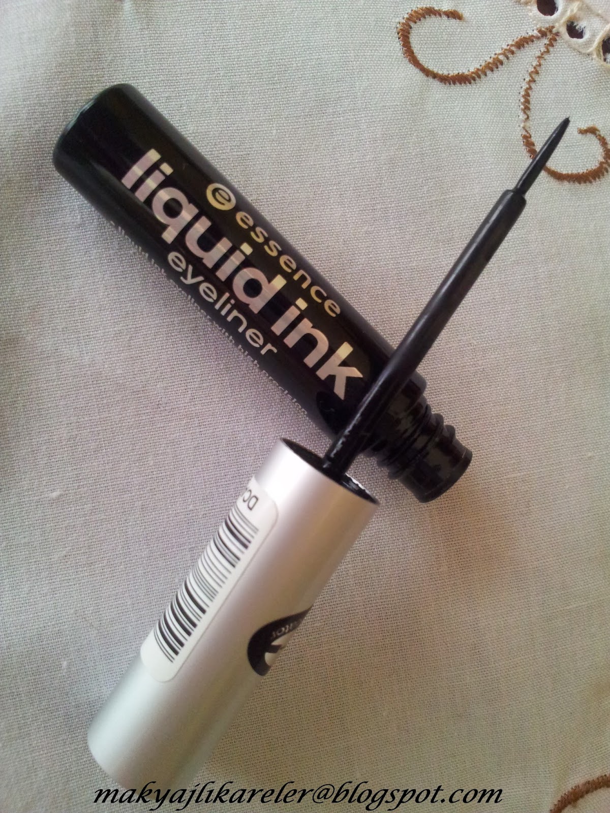 Makyajlı Kareler ESSENCE LİQUİD İNK EYELİNER