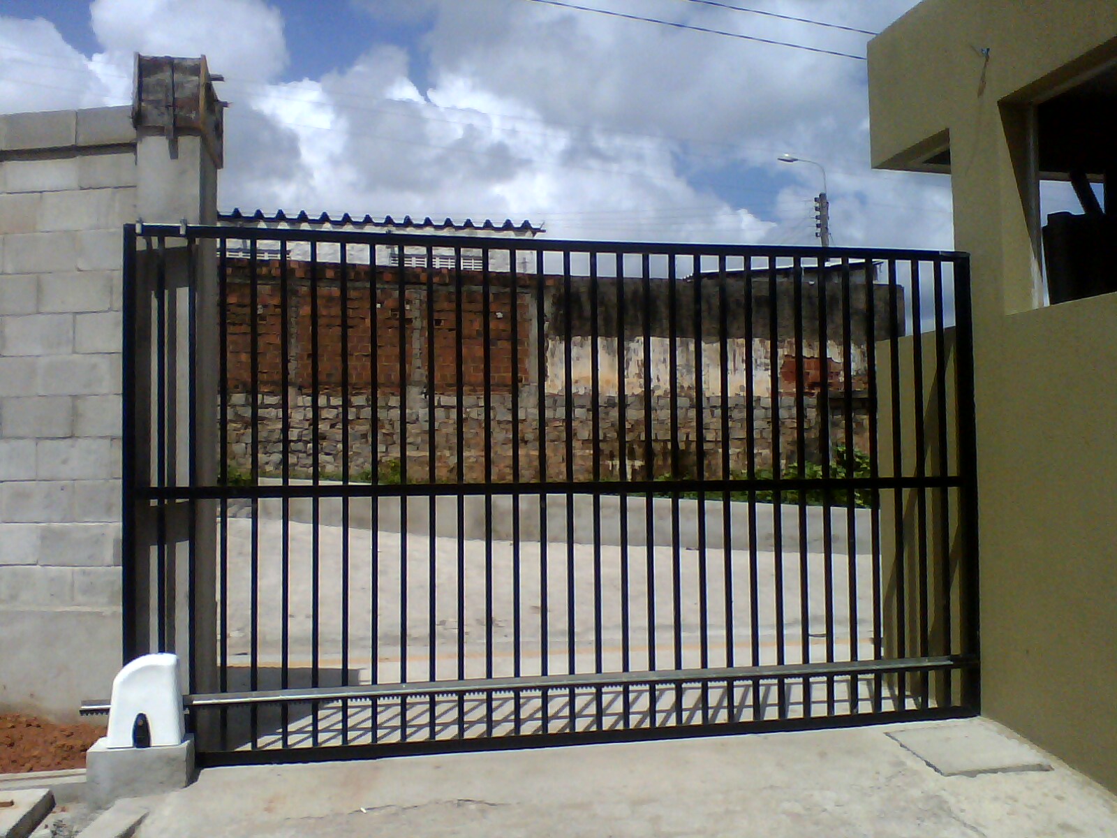 #486083 METALPLAST Esquadrias Forros e Divisórias: Portão em Alumínio 4414 Janela Aluminio Maxim Ar Serie 25