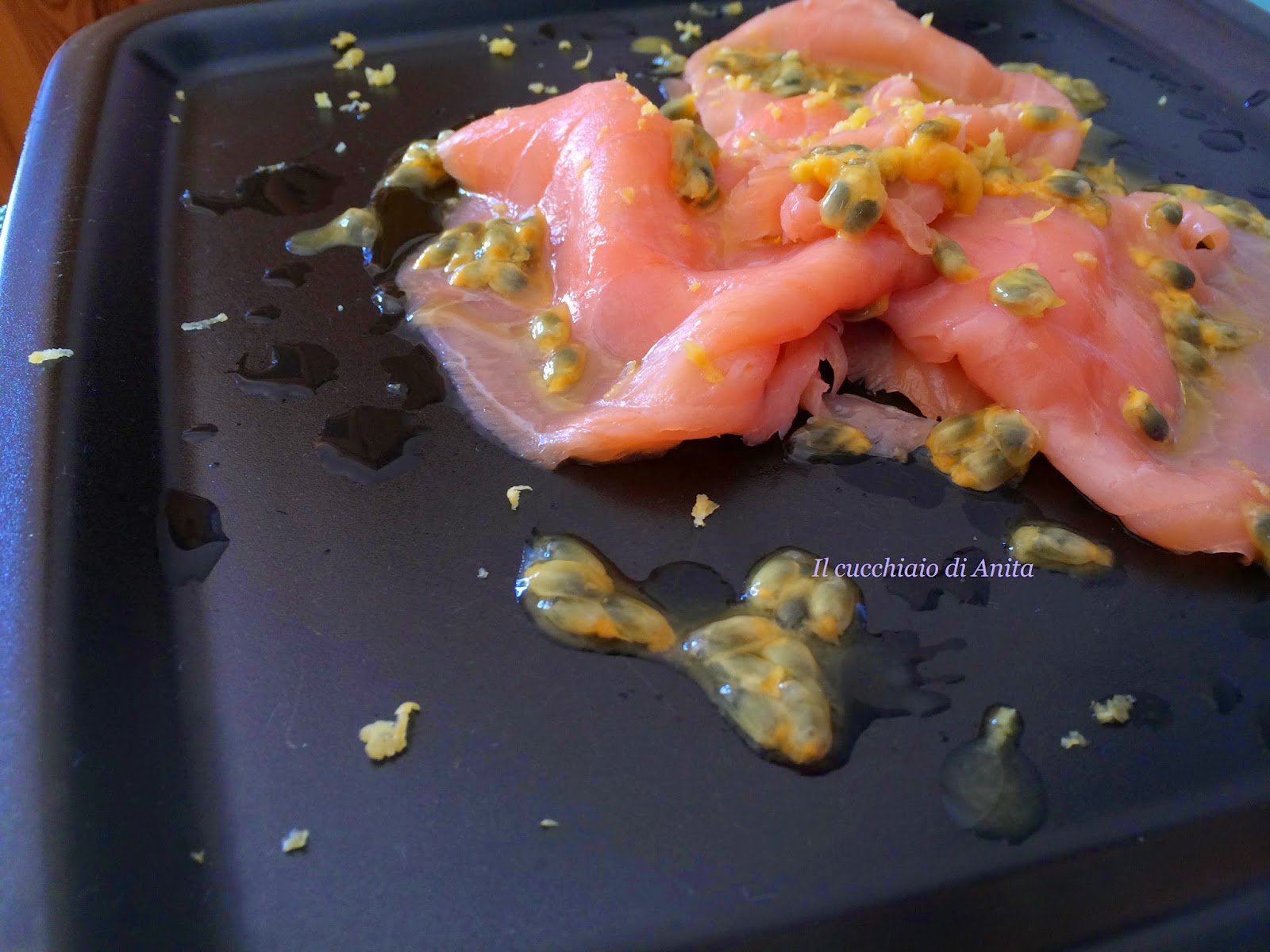 Carpaccio di Salmone con Passion Fruit