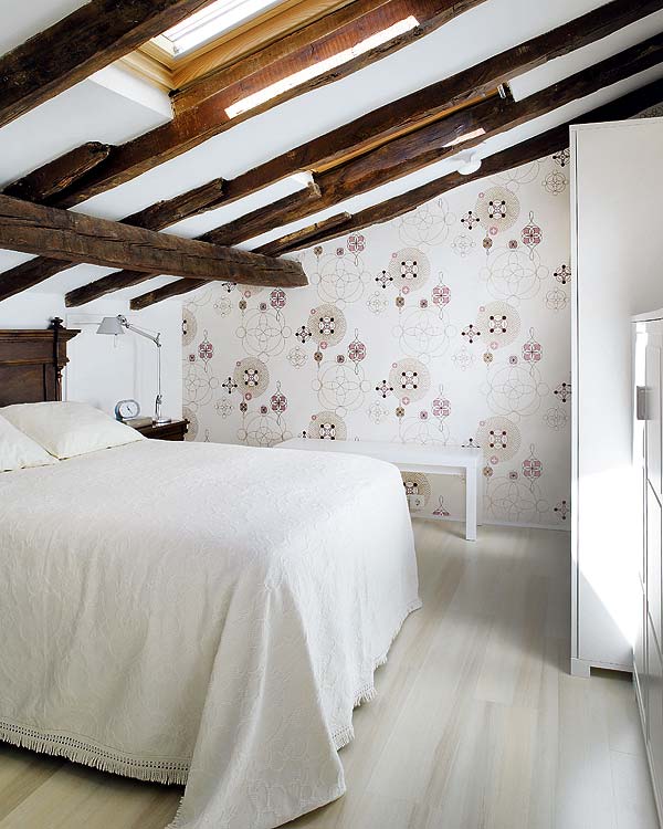 quarto+de+casal+com+papel+de+parede+e+madeira+de+demolicao+loft22 8g Papel De Parede Para Quarto De Casal ~ quarto+de+casal+com+papel+de+parede+e+madeira+de+demolicao+loft22 8g