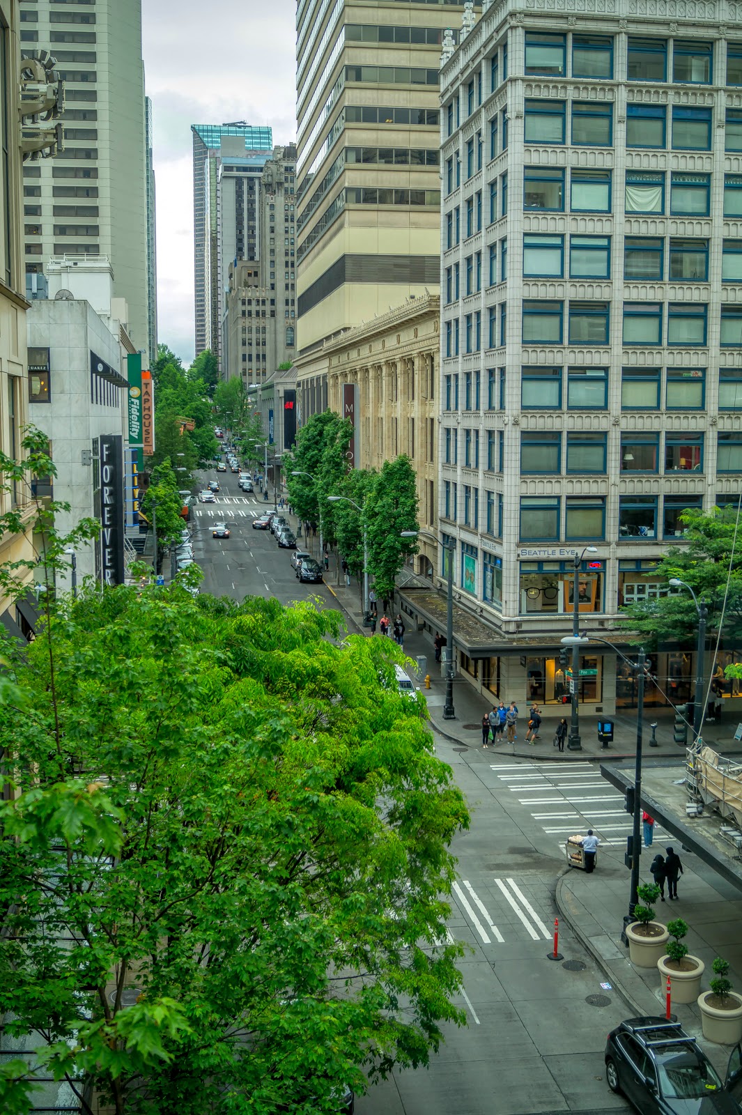 Застройка в Сиэтле очень плотная, дороги - узкие.