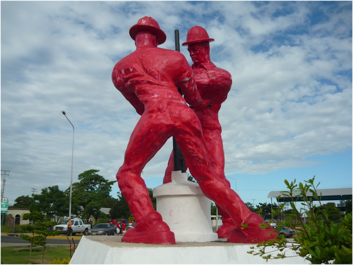 MONUMENTO   AL  TRABAJADOR PETROLERO