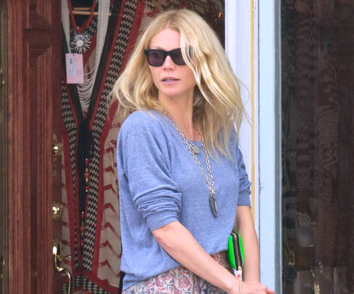 http://3.bp.blogspot.com/-Dg0jSreA97M/T6jr1so6gWI/AAAAAAAAEfU/INVcmQ6Cm2w/s1600/Gwyneth+Paltrow-Beverly-Hills-2012-00.jpg