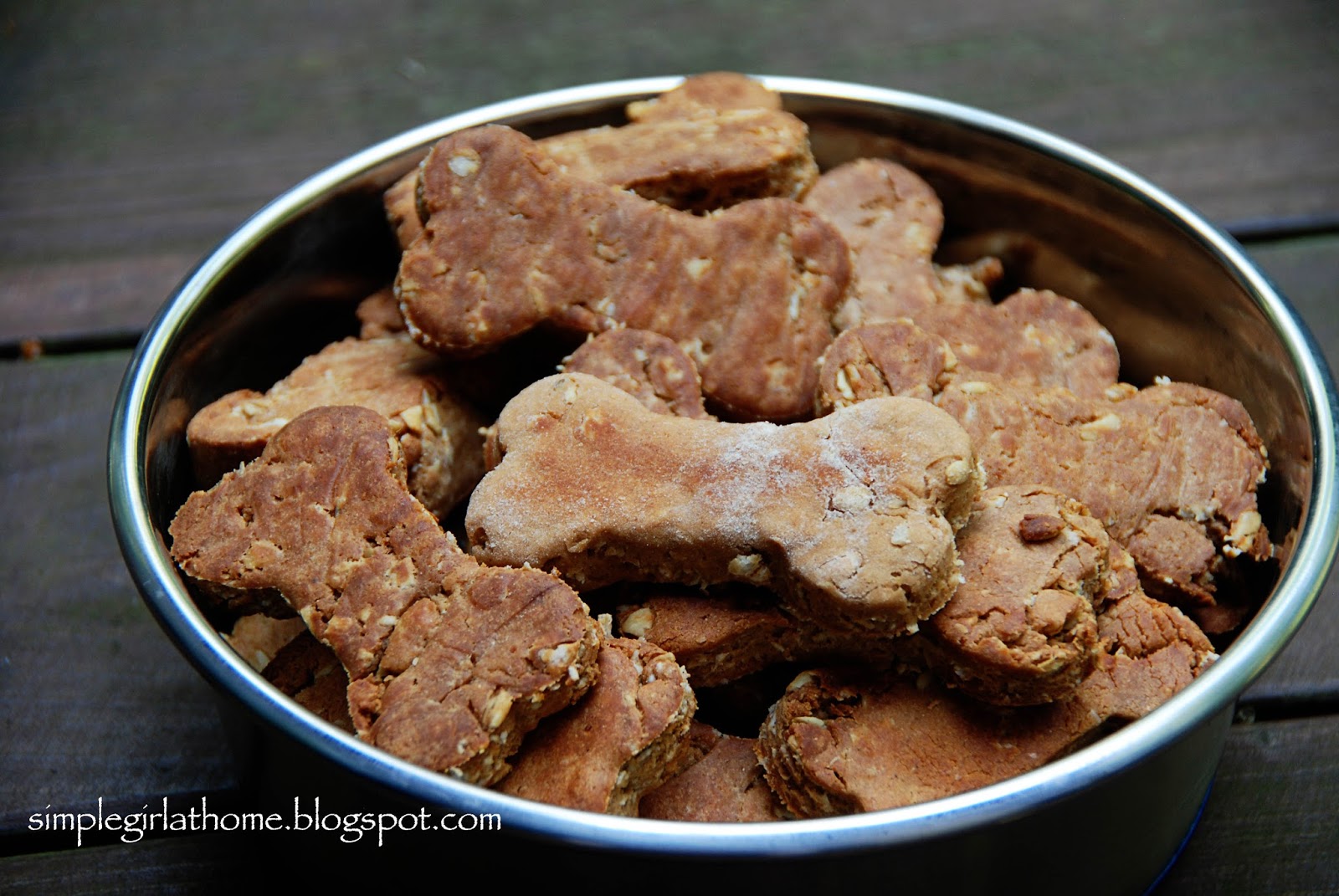 Homemade dog treat recipes peanut butter oatmeal Add oatmeal, pumpkin, peanut butter cinnamon baking powder and eggs to bowl on mixer and blend on medium until it's all mixed. Roll out with a little flour and cut with cookie Reviews: