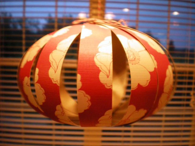 Arts and Crafts Ado: How To Tuesday-Paper Lanterns