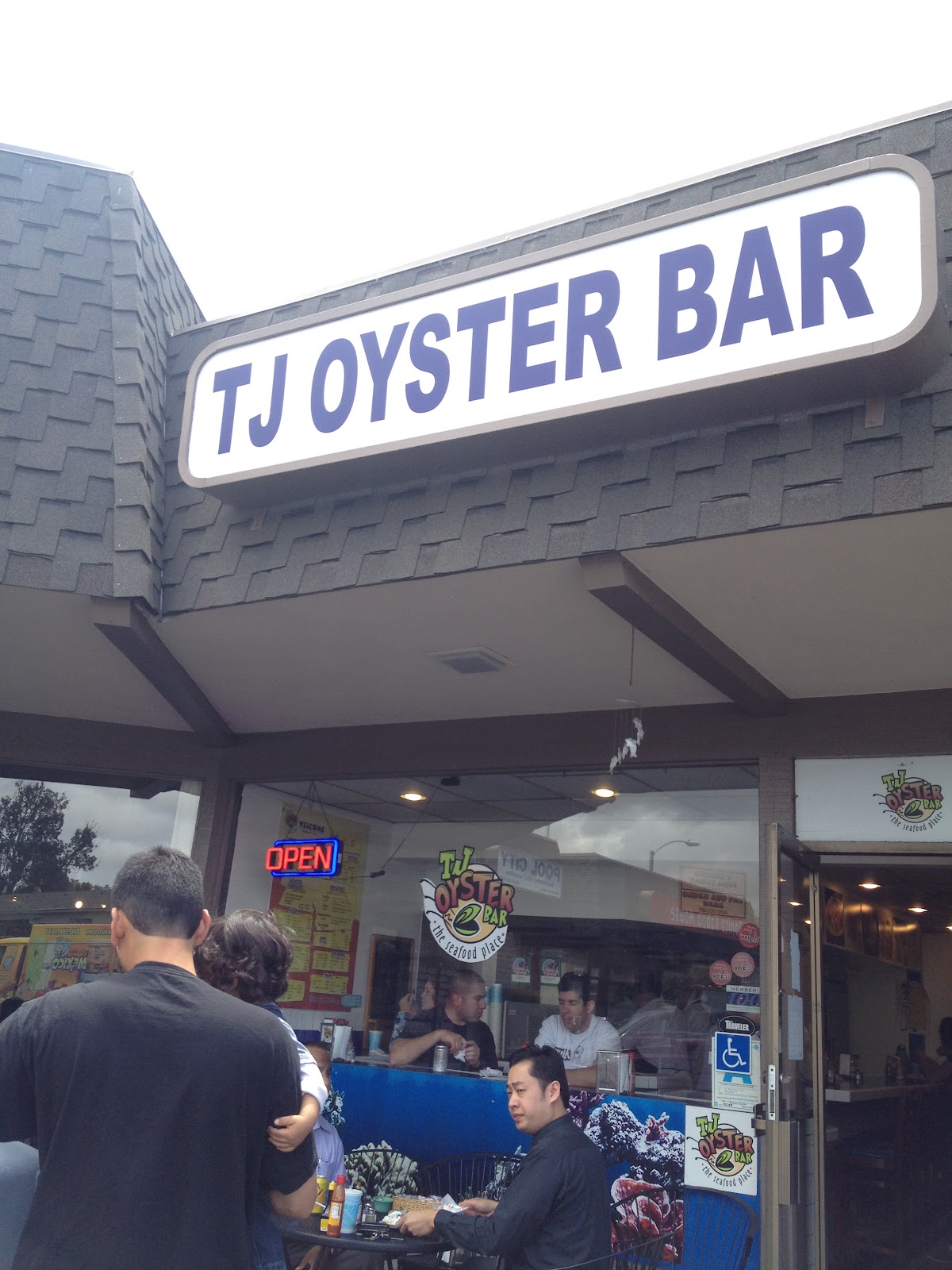 The Foodienista: TJ Oyster Bar - San Diego