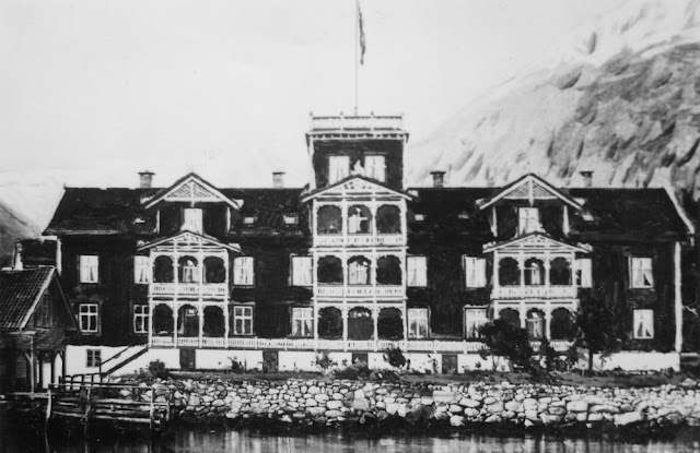 The original guest house and store were eventually razed to make room for the the new Kviknes Hotel in 1890 designed in the popular Swiss-style architecture found throughout Norway at the time.