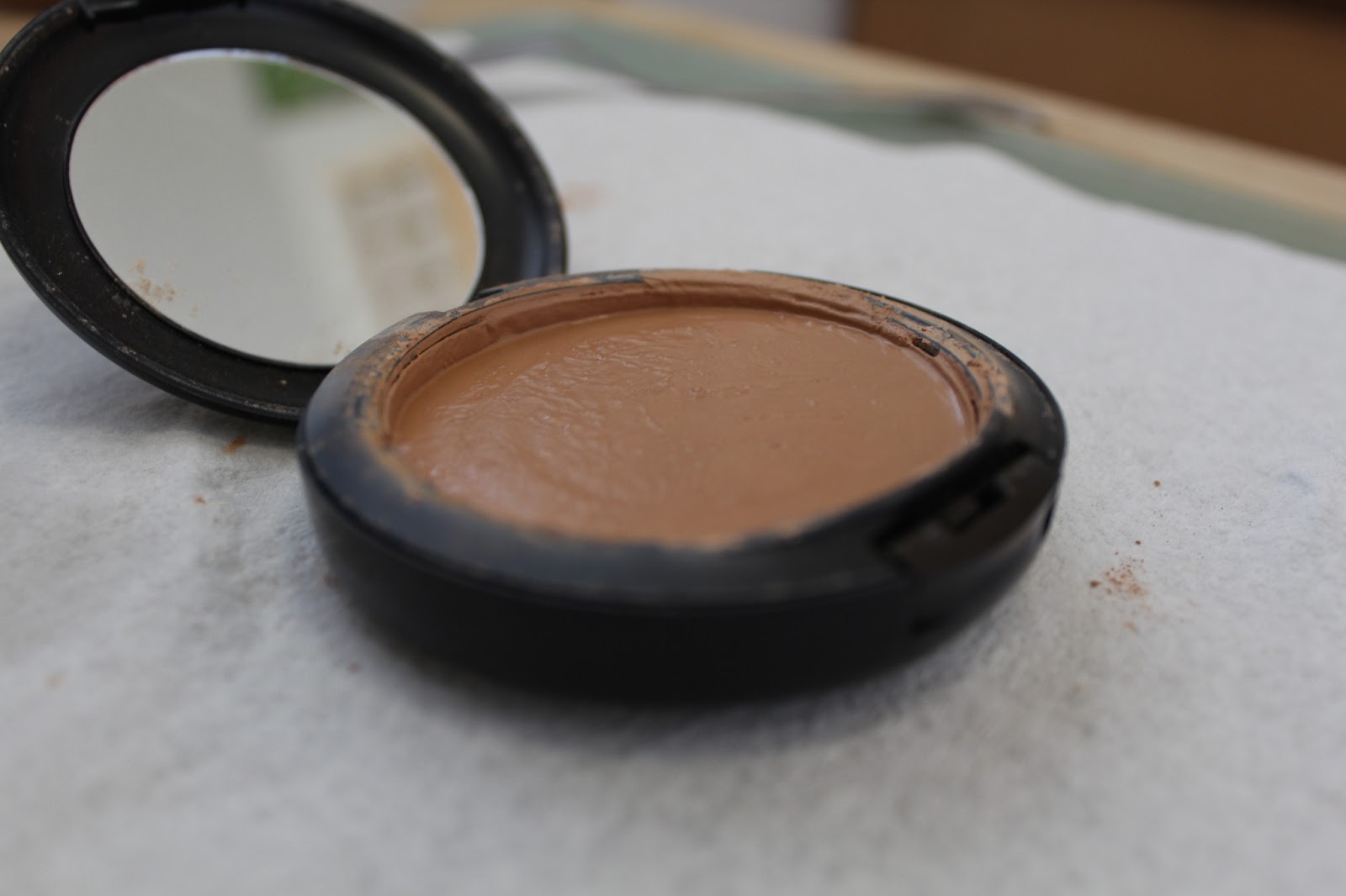 The Corporate Catwalk by Olivia diy fix your broken makeup compact