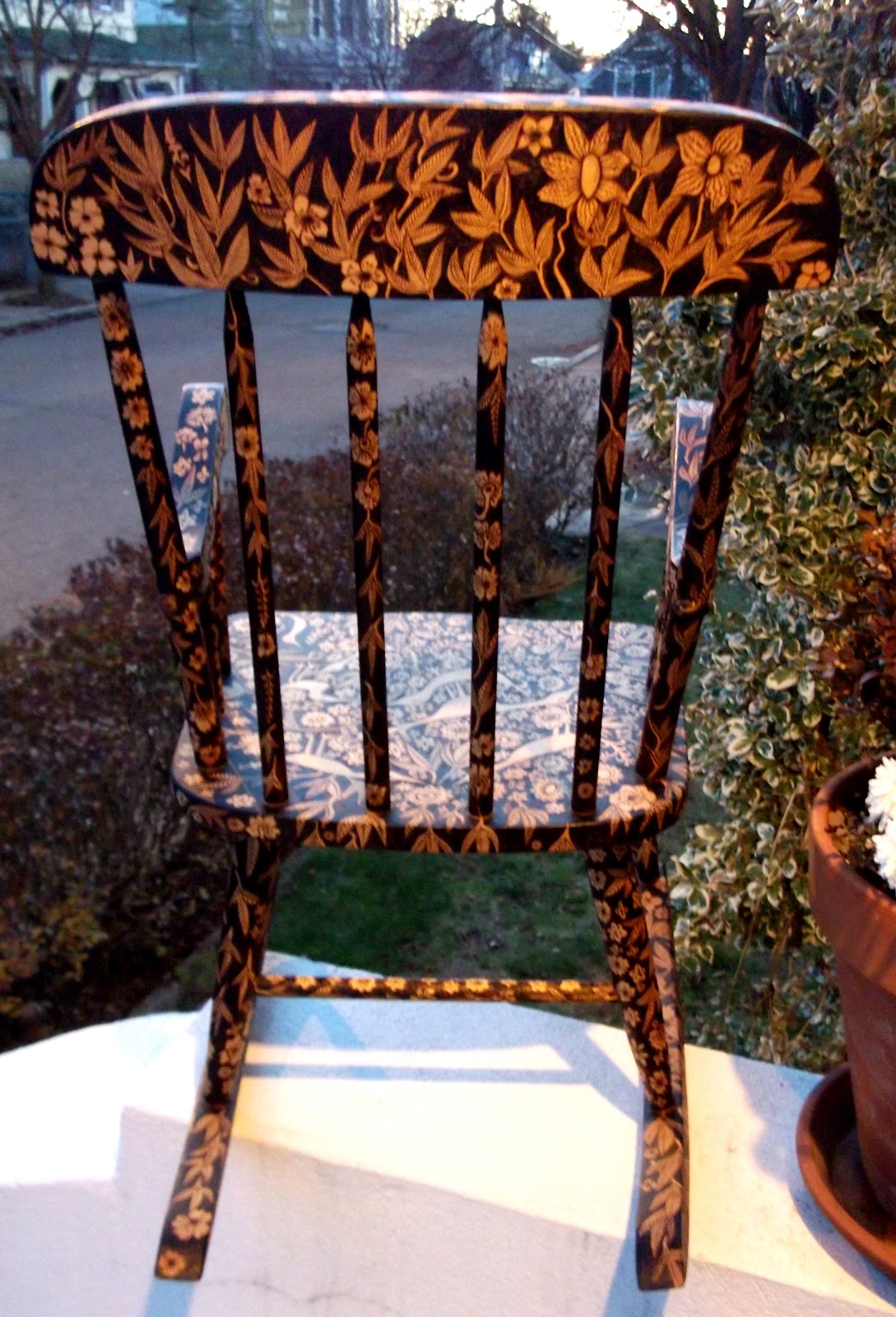 Burned Furniture A chair for Elizabeth