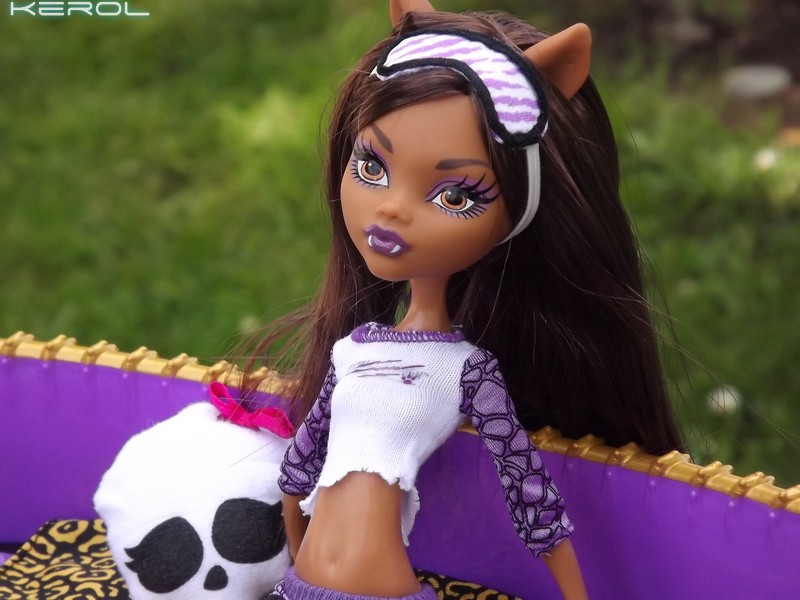 dead tired clawdeen