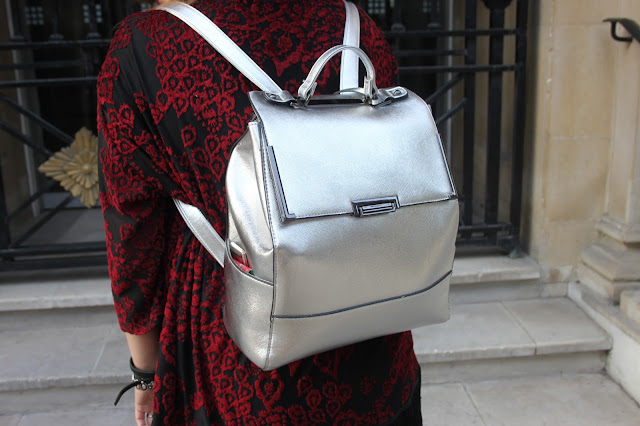 how to wear a silver back pack