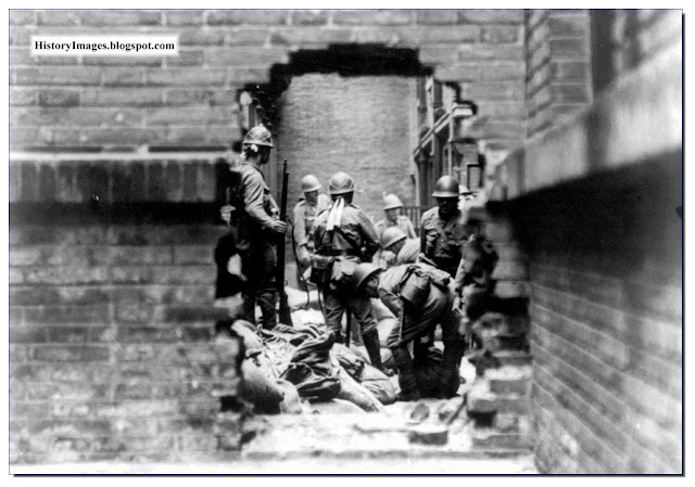 Japanese soldiers street fighting Shanghai 1937