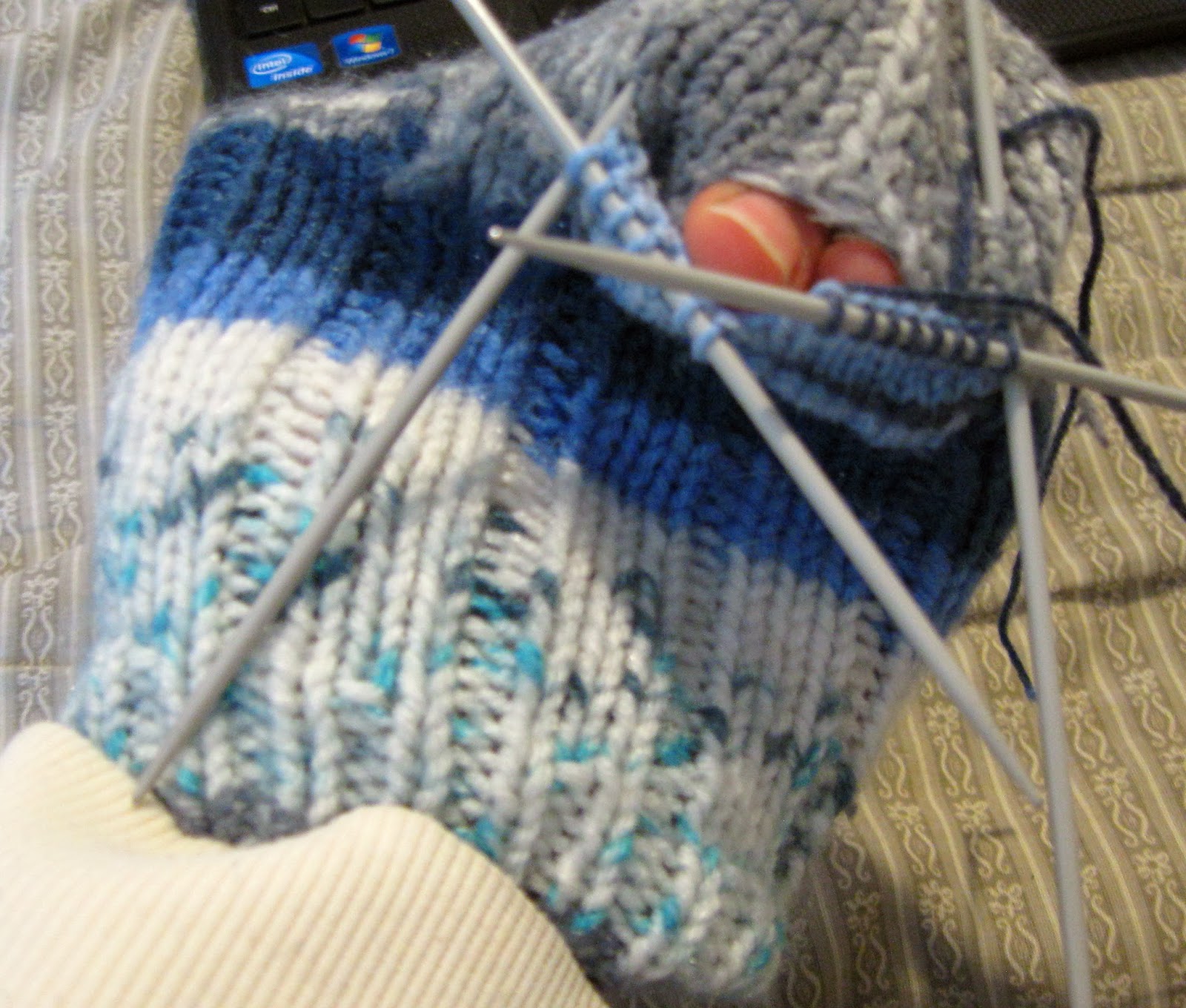 List 91+ Pictures What To Do With Old Socks With Holes Stunning