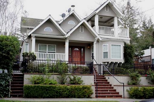 The facemash post - pendiri facebook - Rumah Mark Zuckerberg dan Kekasihnya Priscilla Chan