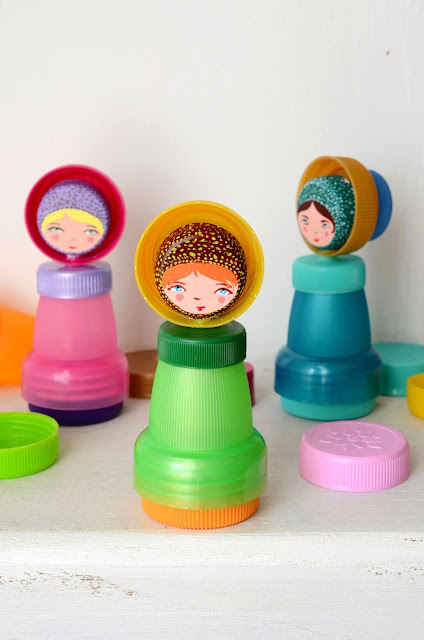 riciclo creativo: bambole fatte a mano realizzate con materiale di riciclo
