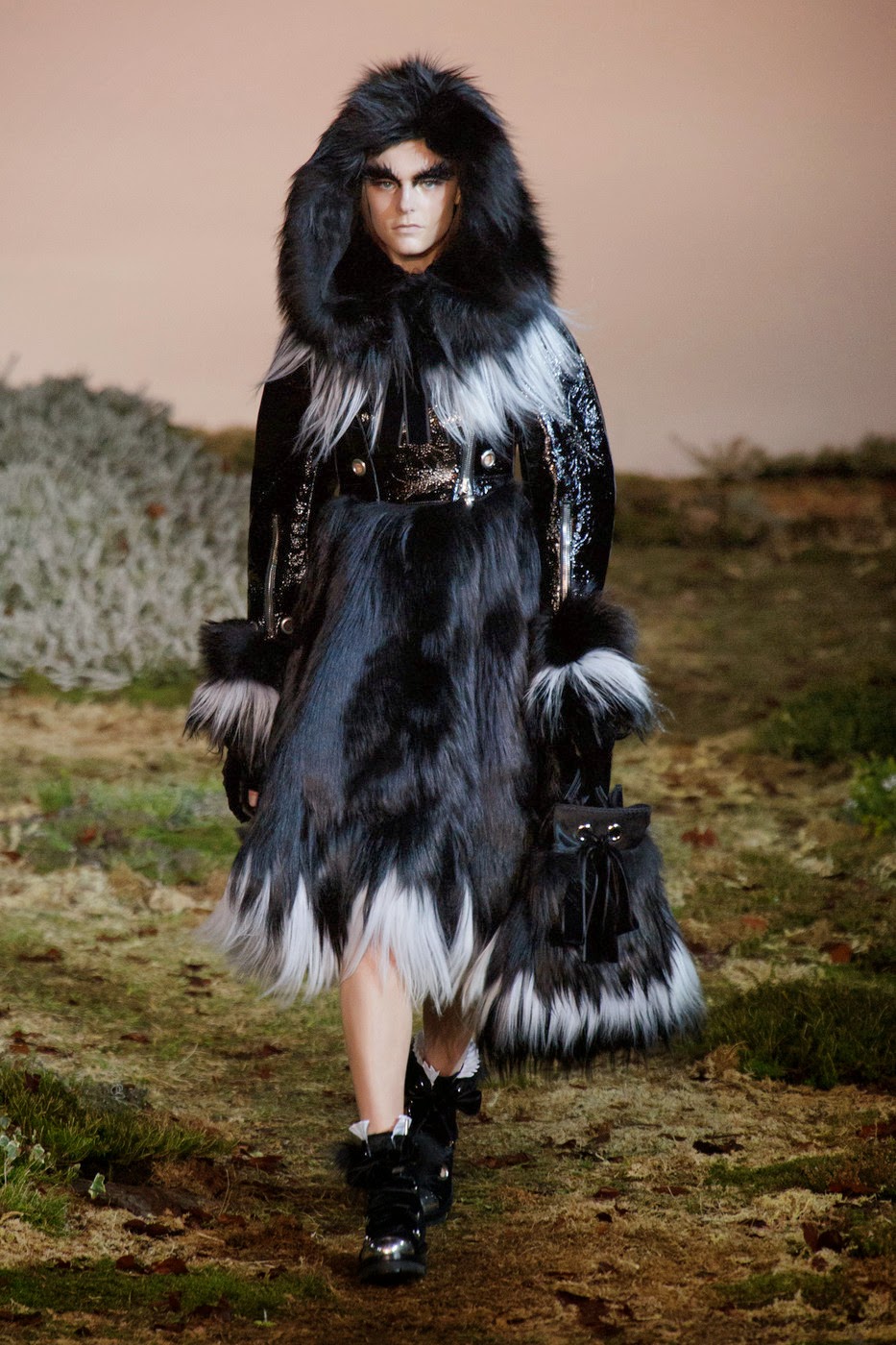 Fashion Show Alexander McQueen Fall/Winter 2014/15