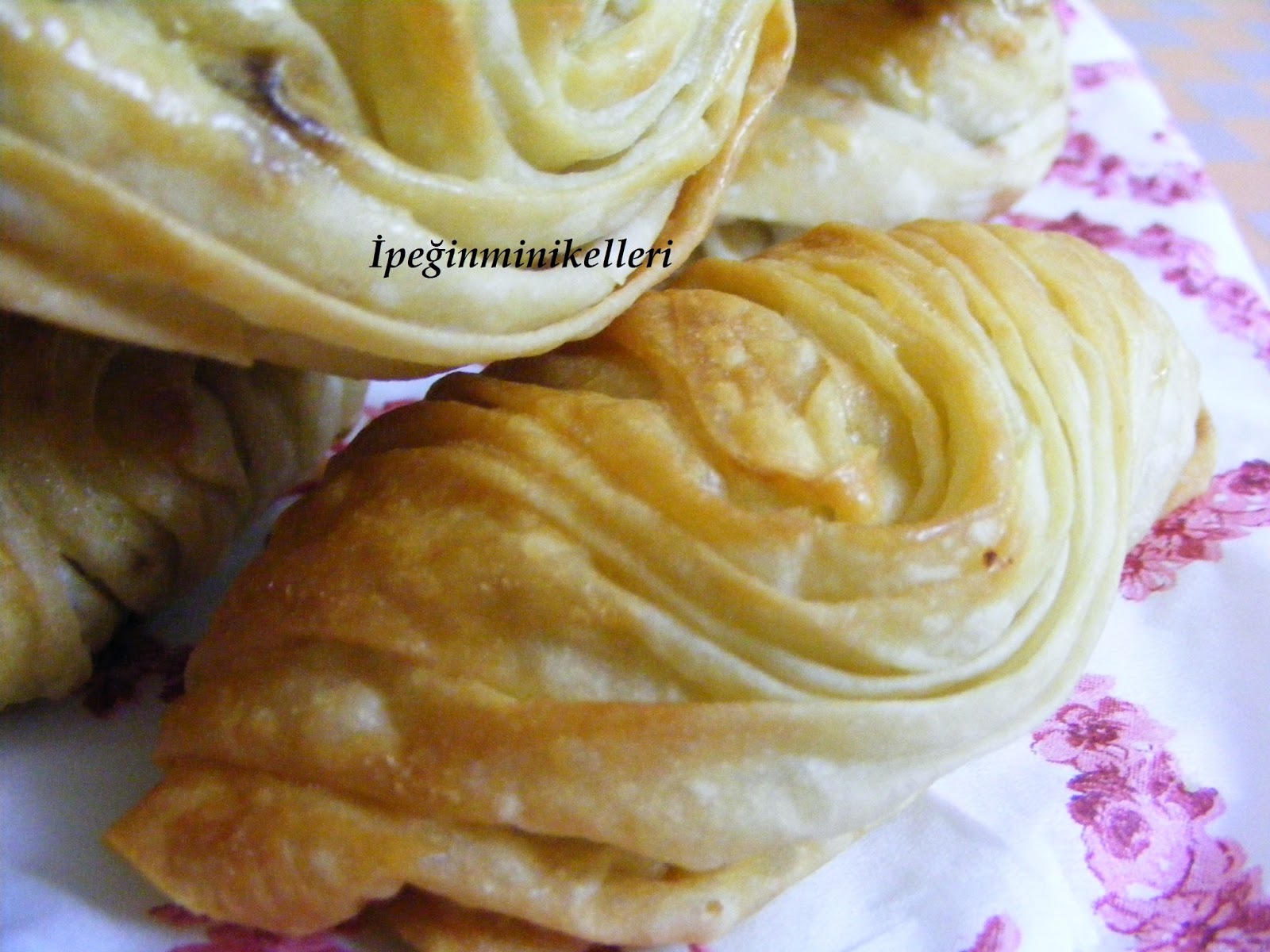İpeğinminikelleri Büzgülü börek (midye börek)