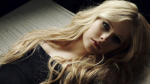 Avril lavigne Hot Photo
