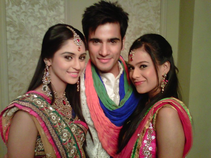 Offscreen Pics Of Karan Krystle Nia - SEXY TV Celebrity Pictures - Famous Celebrity Picture 