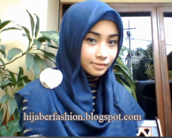 tutorial-hijab-Segi-empat-yang-praktis-3.jpg