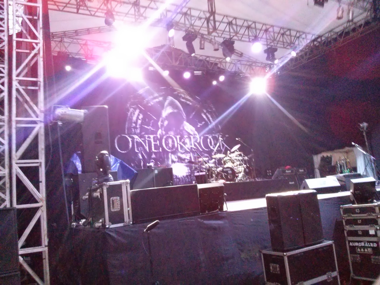 bakurajeghata ONE OK ROCK "Who are you? Who we are?" Tour Live in