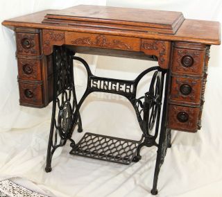 A 7 drawers cabinet, 3 on each sides, one in the middle.