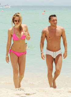 ILARY BLASI and Totti on a sandy beach in Miami