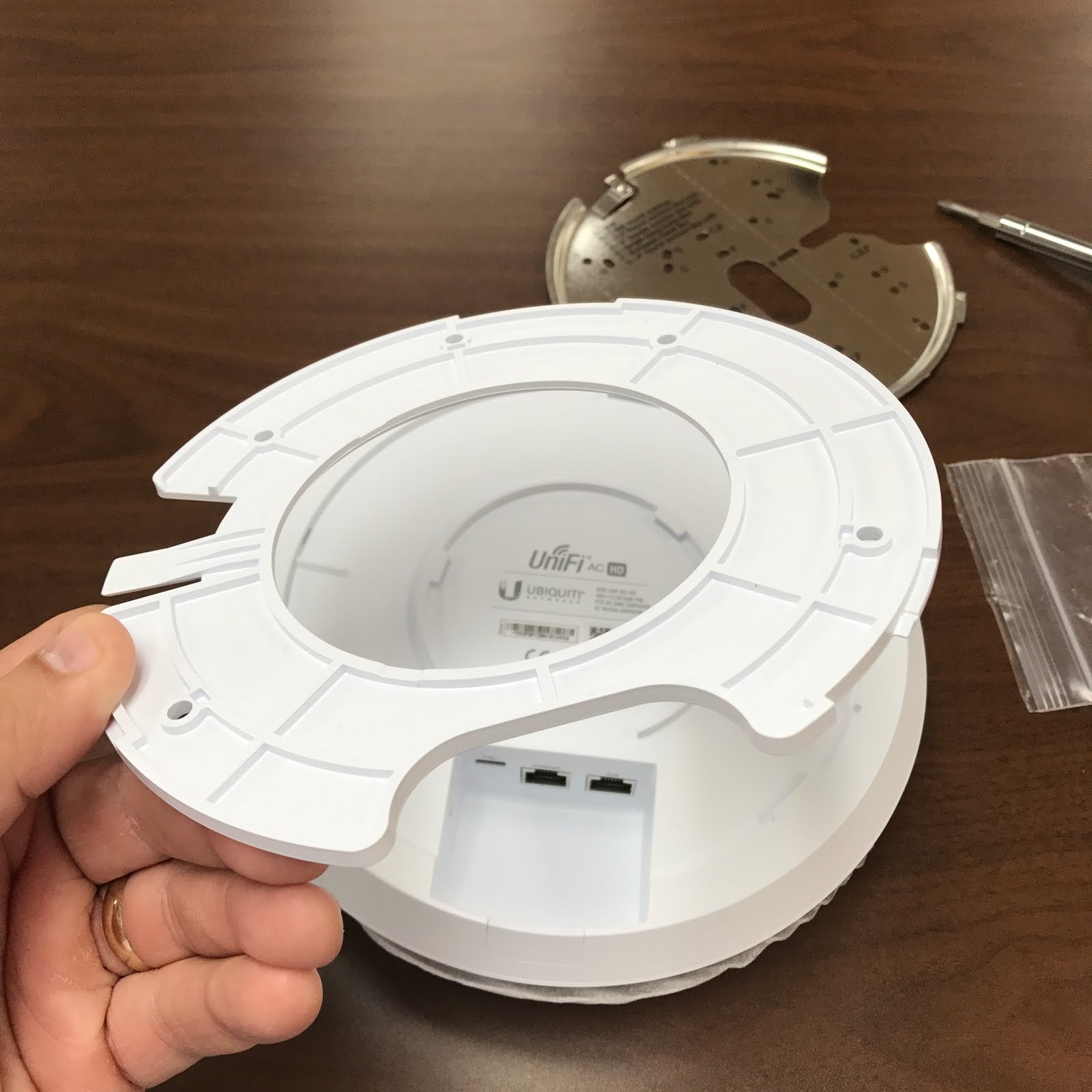 Wireless Nerd First look Ubiquiti UniFi Access Point TRail Mount for