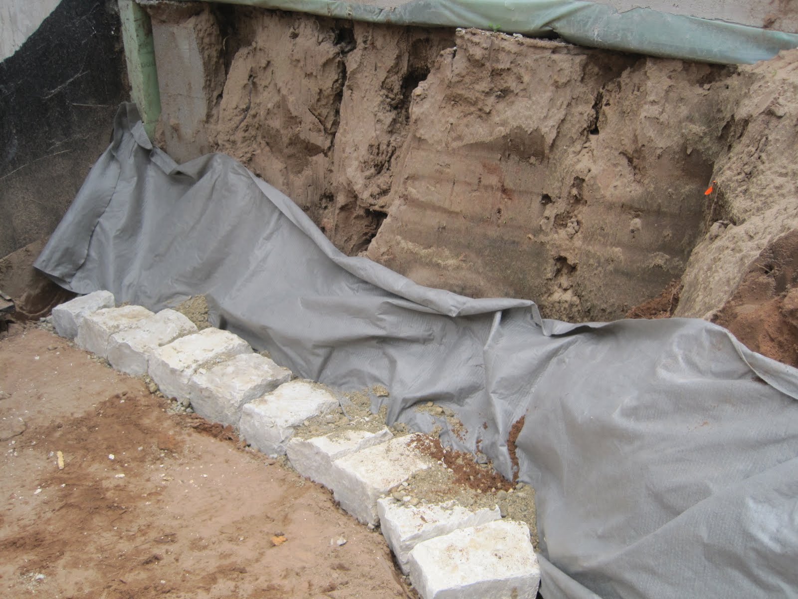 Sonta Berry Naturstein Trockenmauer