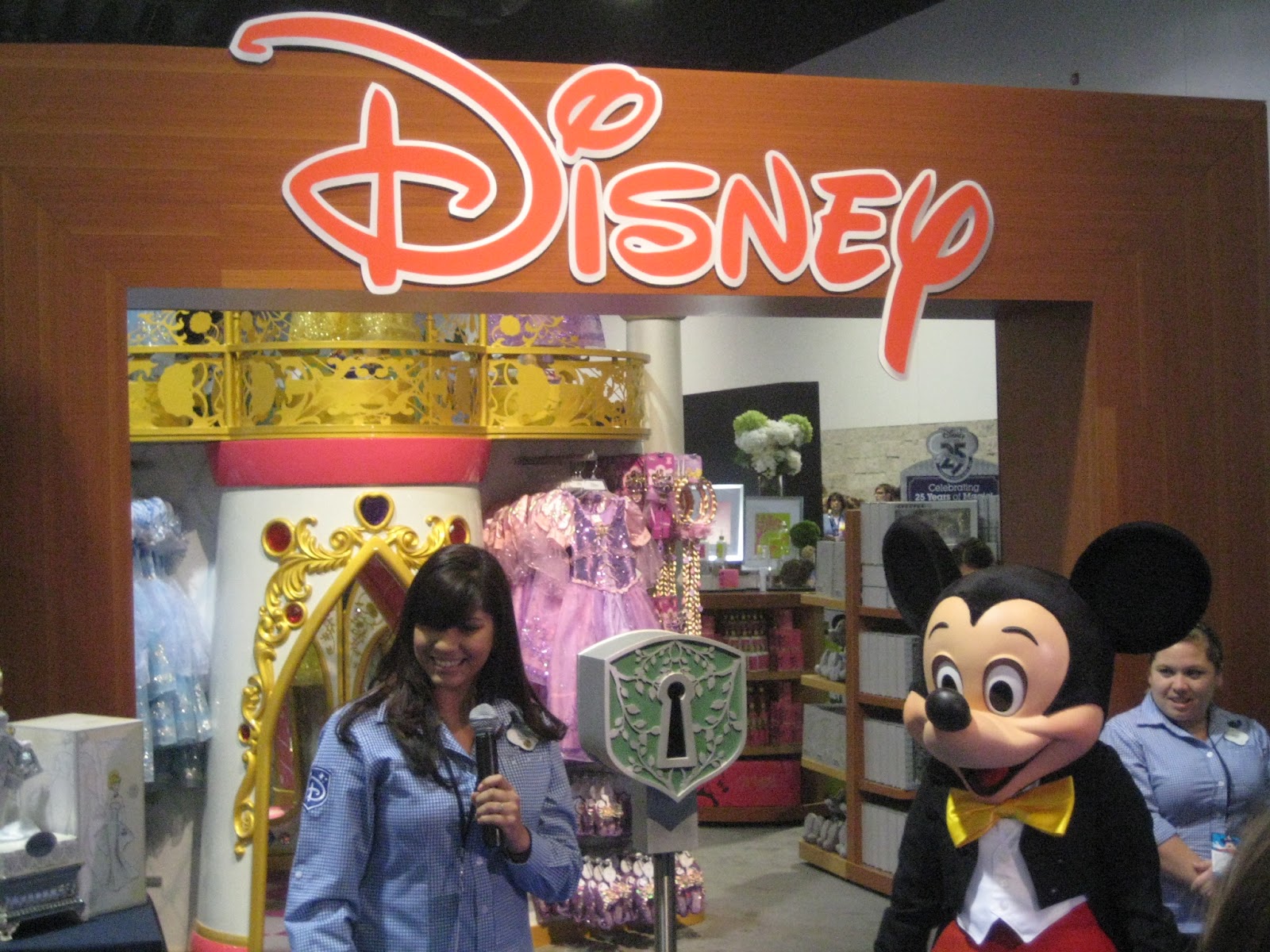 Disney Sisters Where Is The Disney Store? Costa Mesa, CA