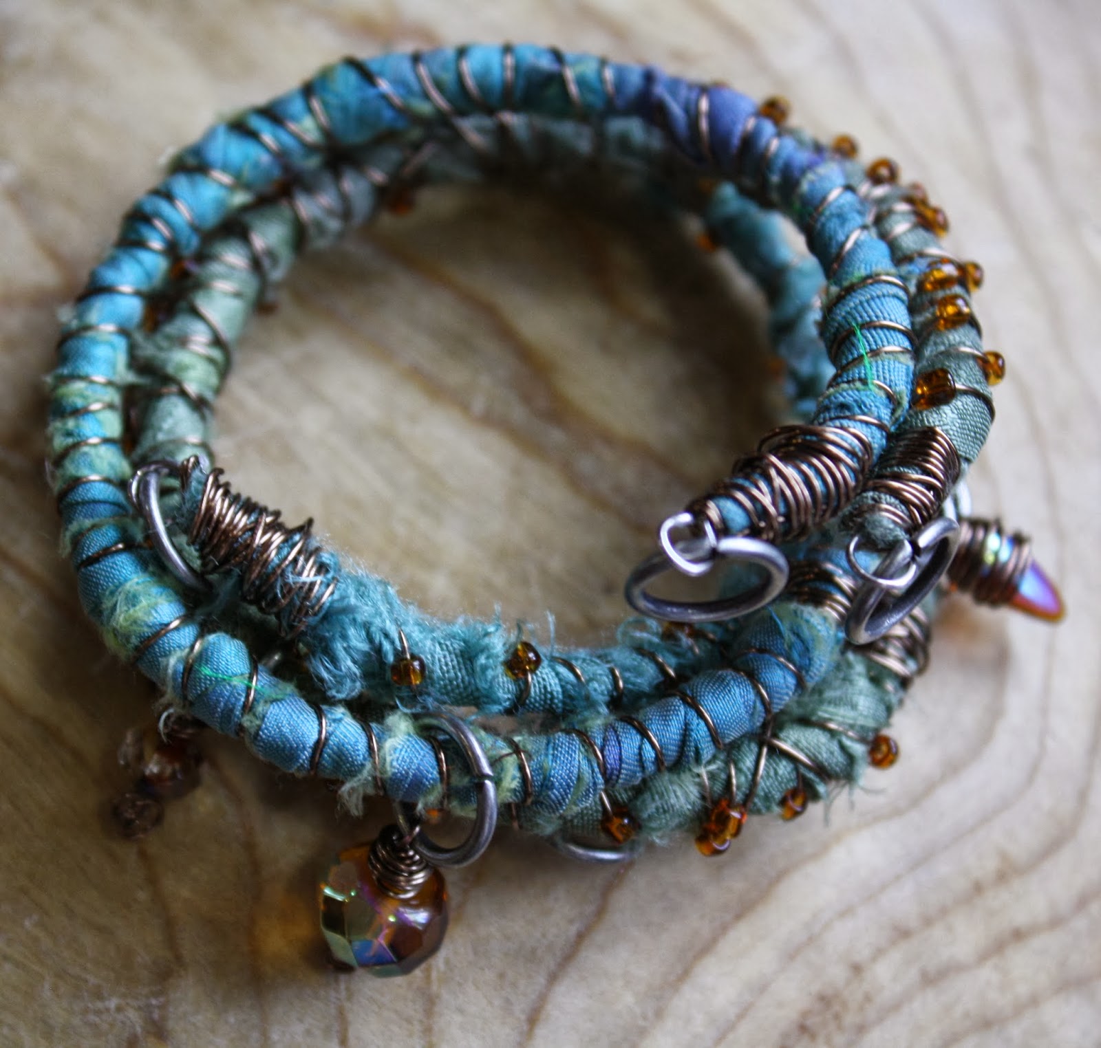 UMELECKY Textile Bracelet Tutorial