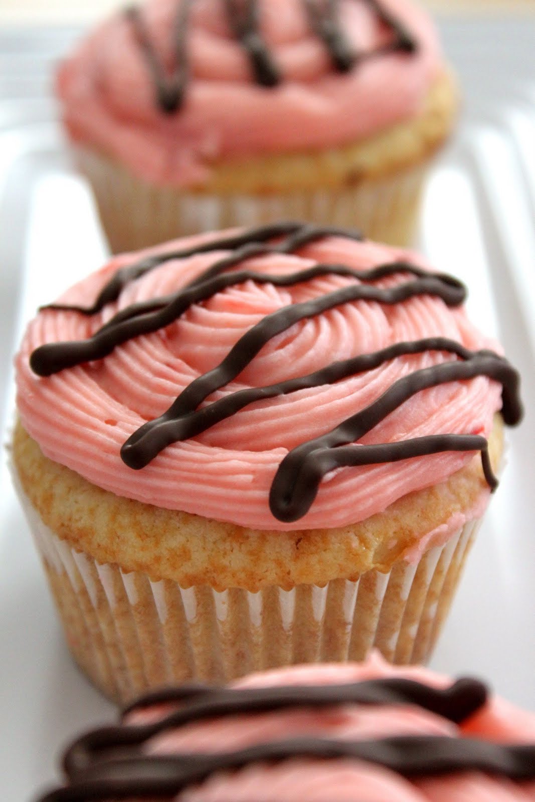 Cupcakes With Strawberry Filling