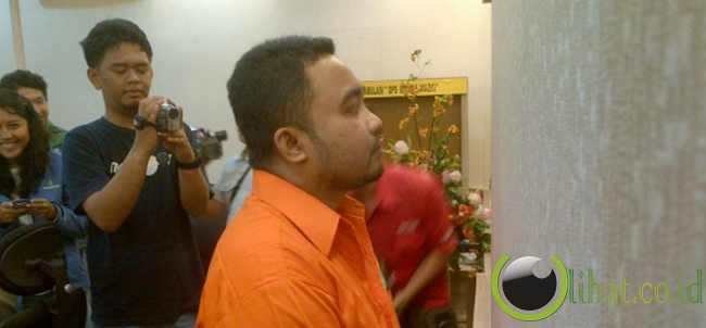 Memakai 5 nama samaran