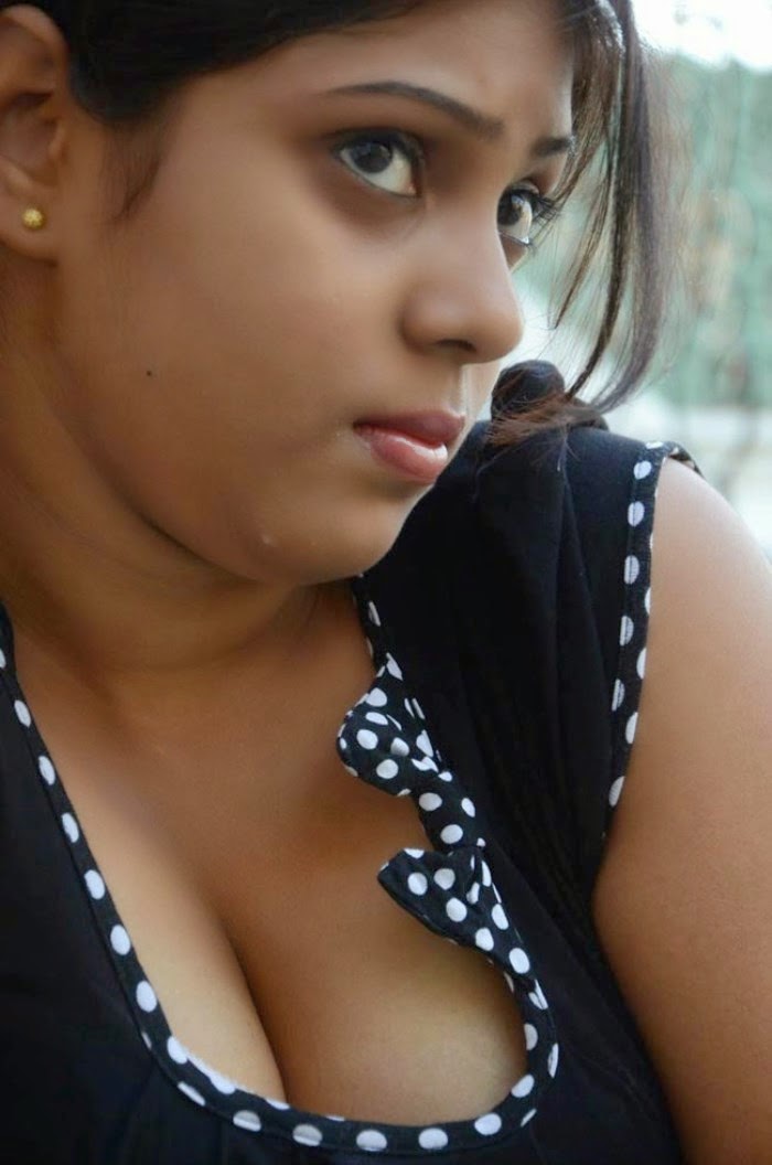 Sexy Girls In Saree Pics. Desi Bhabhi Transparent Saree 