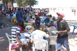 Quadra Festiva - Turistas abarrotam Ilha de Moçambique 1 Praia+Costa31.jpg