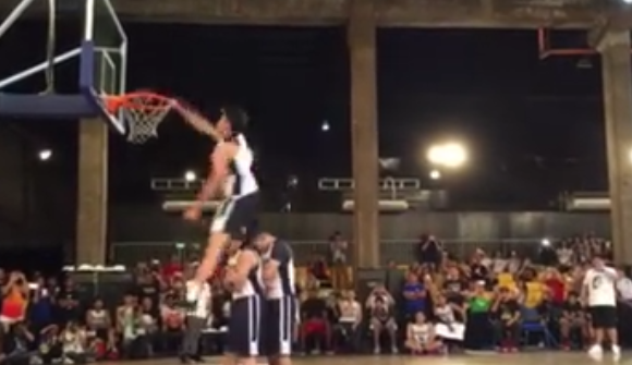 Kobe Paras dunked on 2 guys on the House of Rise! 