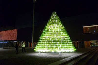 REUSED BOTTLE CHRISTMAS TREE  (Pamplona / SPAIN) CHOCARRO y URMENETA S.L.P. / ARQUITECTOS