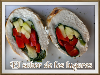 Rollitos De Pollo Y Verduras Con Salsa De Queso.
