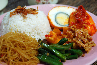 nasi uduk 7 Makanan Sehat Berbuka Puasa Ala Nusantara