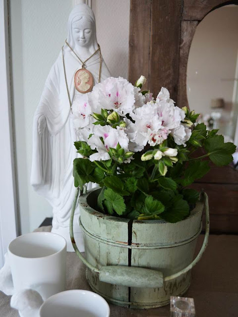 Villaveien nr 1: nydelige blomster på mitt soverom...