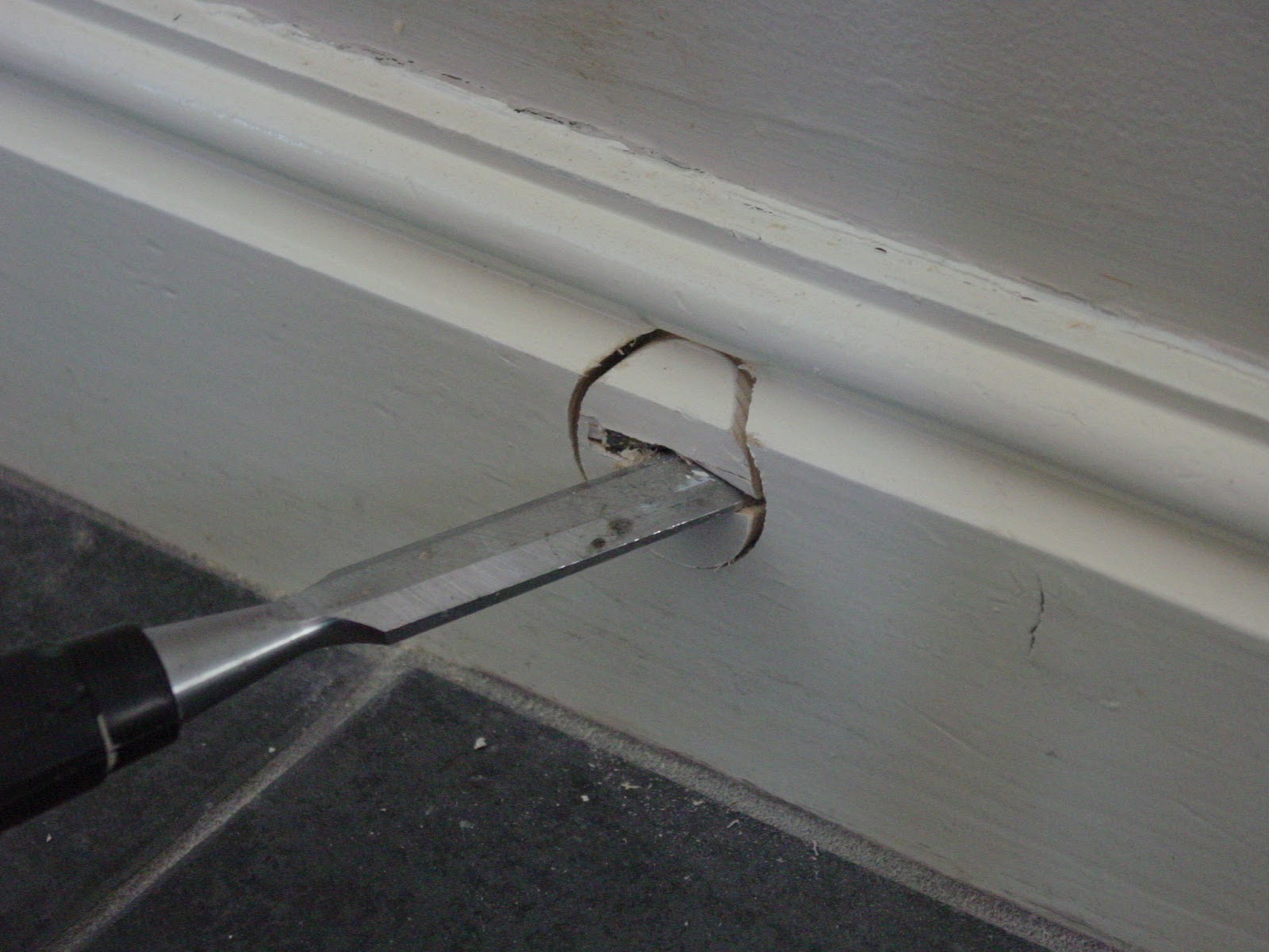Home and Garage Fixer Removing skirting boards from a plasterboard wall