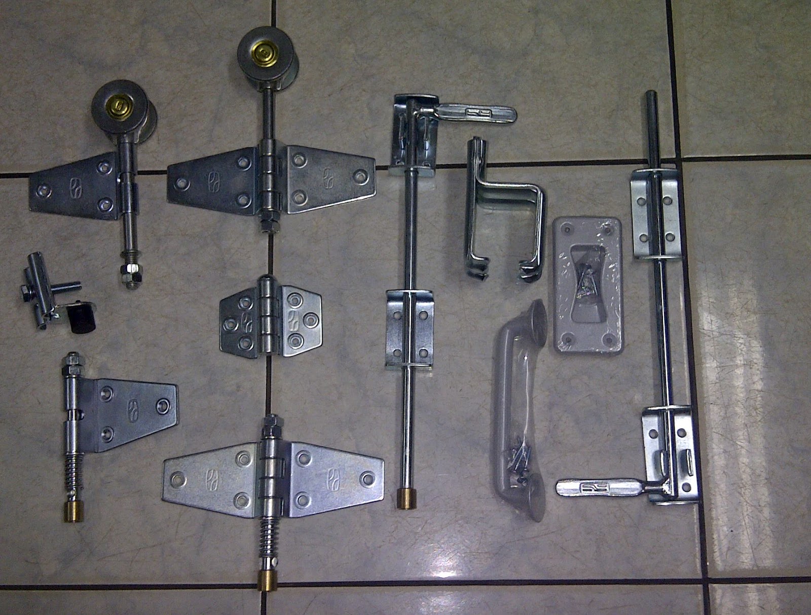 Featured image of post Gambar Engsel Pintu Besi Hinge engsel plat pintu besi silver rumah jendela lemari uk 2 tipis