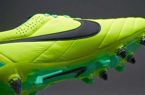 goalkeeper boots