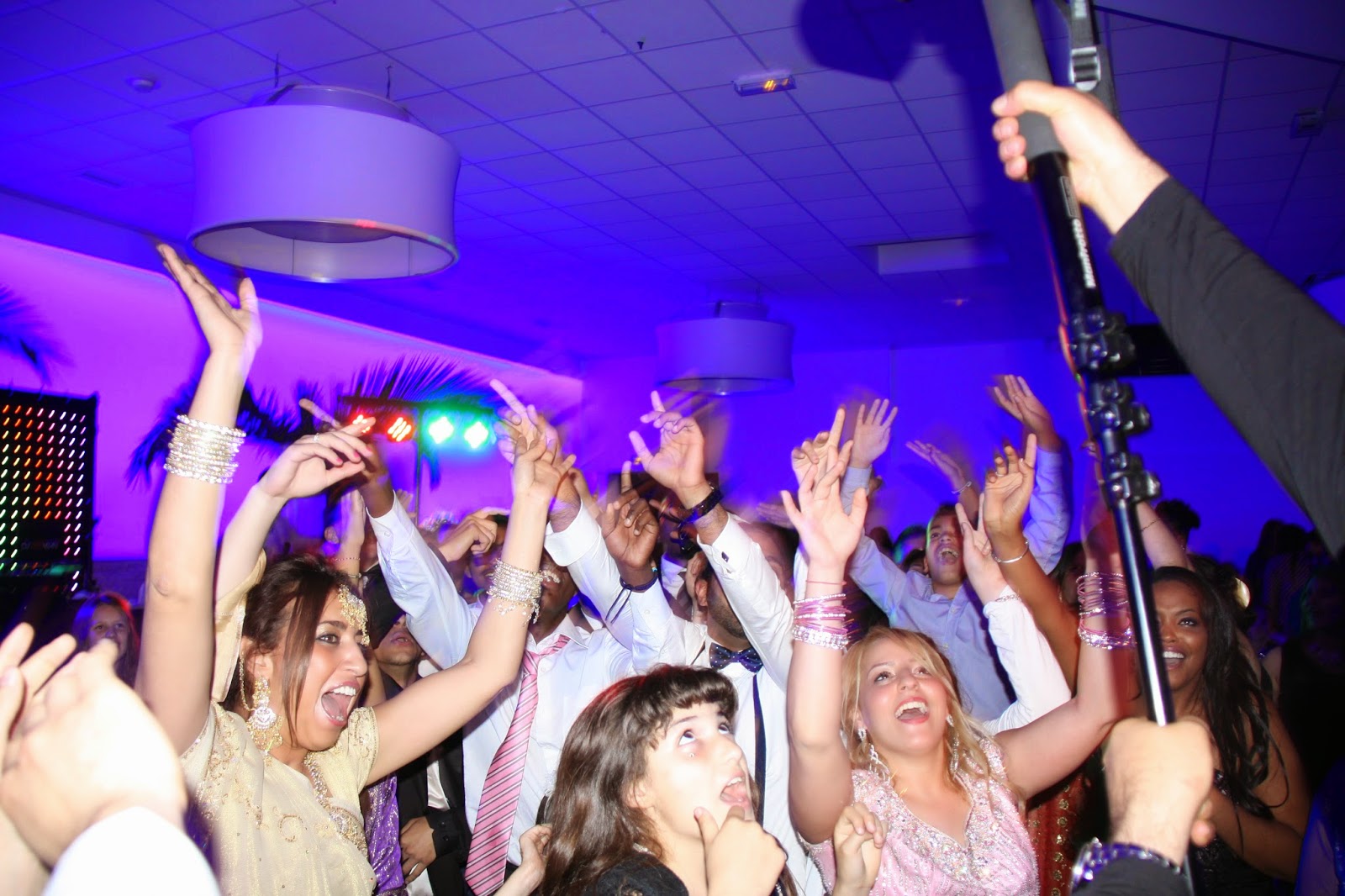 DJ ORIENTAL PAR DJ REDWAN SPÉCIALISTE DJ MARIAGE ORIENTAL ET DJ MARIAGE