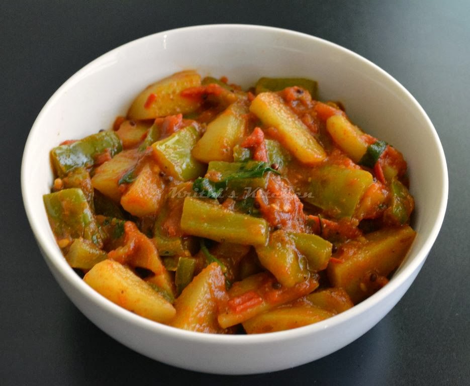 Krithi's Kitchen Aloo Capsicum Bhaji / Bell Peppers Potato Curry