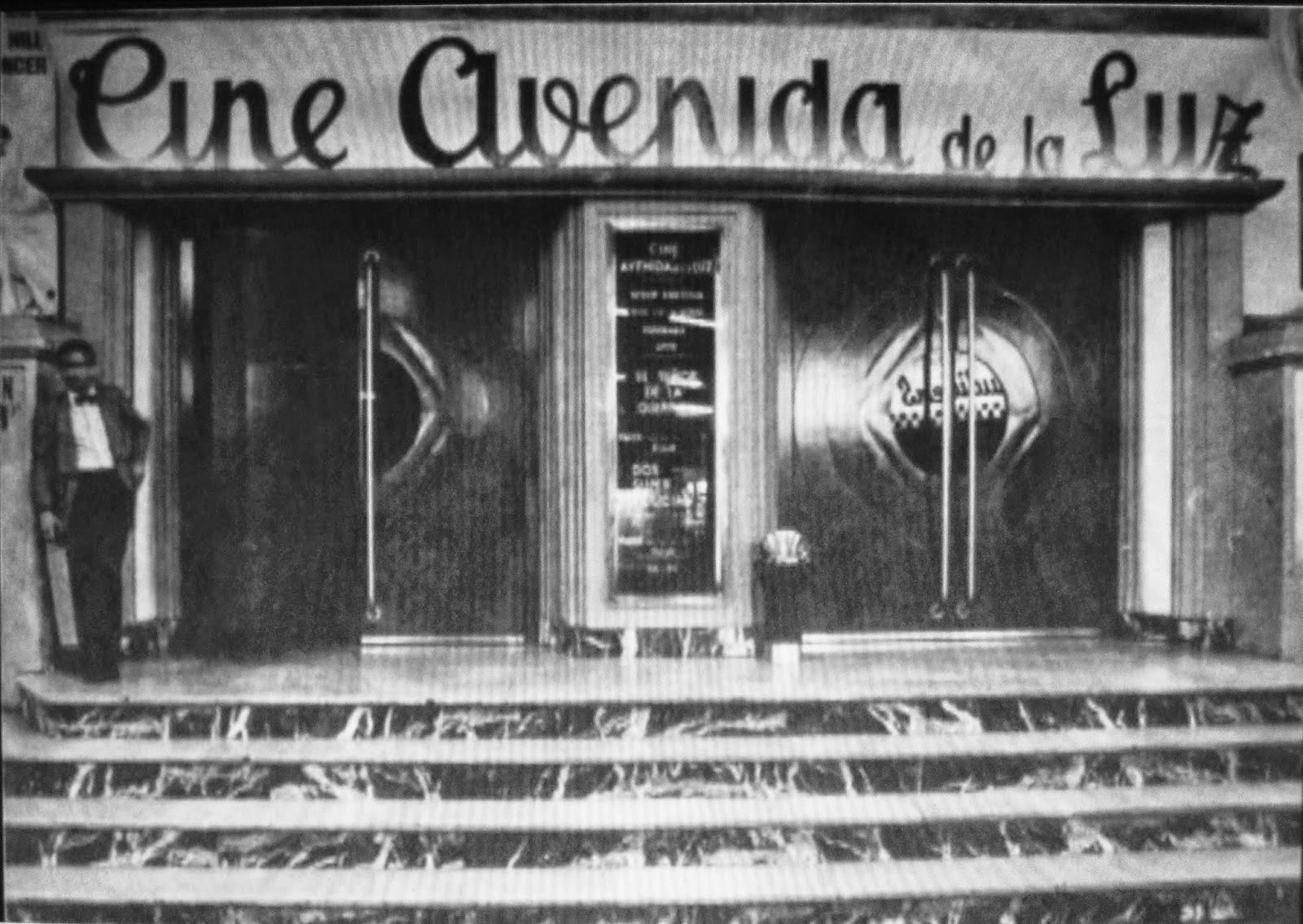 ARQUEOLOGIA DELS SENTITS ESPAIS OBLIDATS L'AVINGUDA DE LA LLUM