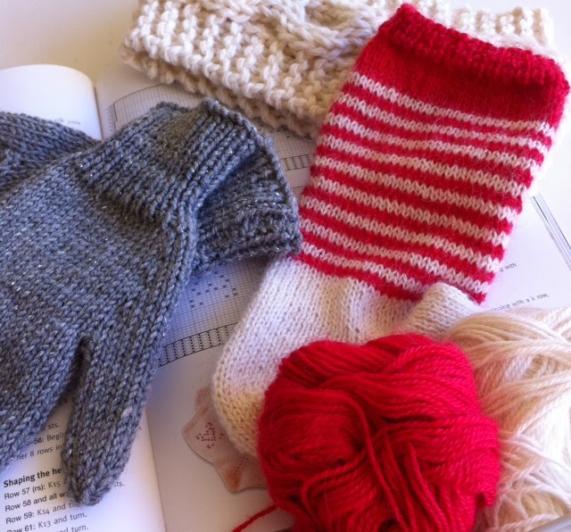 sweetpea family Yarn along little knits