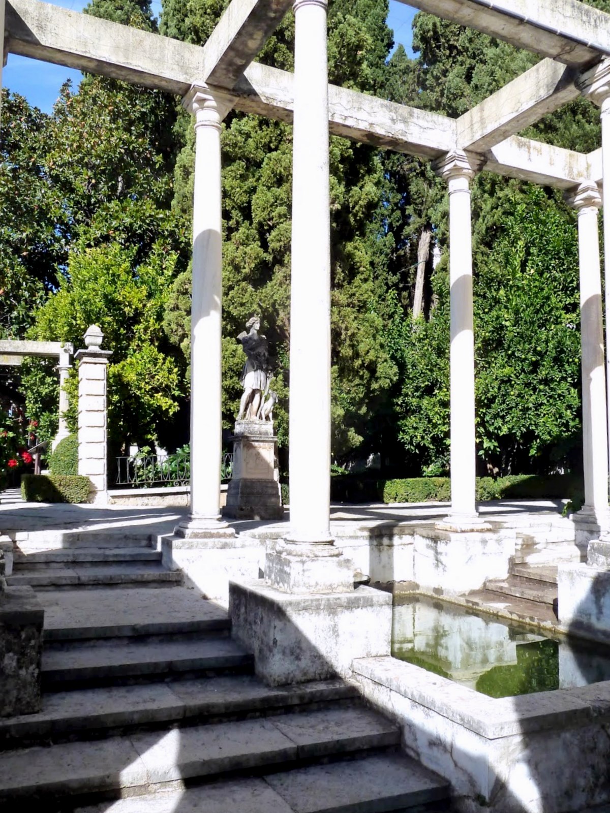 FUENTES DE GRANADA Una de las fuentes que adornan el Patio de Diana